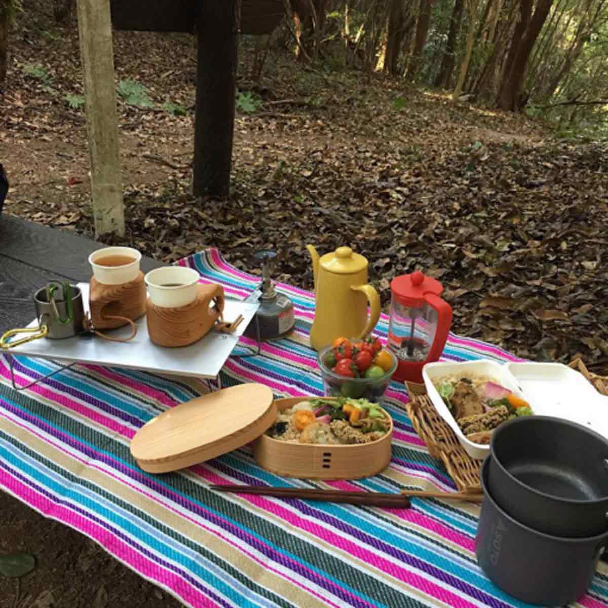 Field Hopper Pop-Up Table