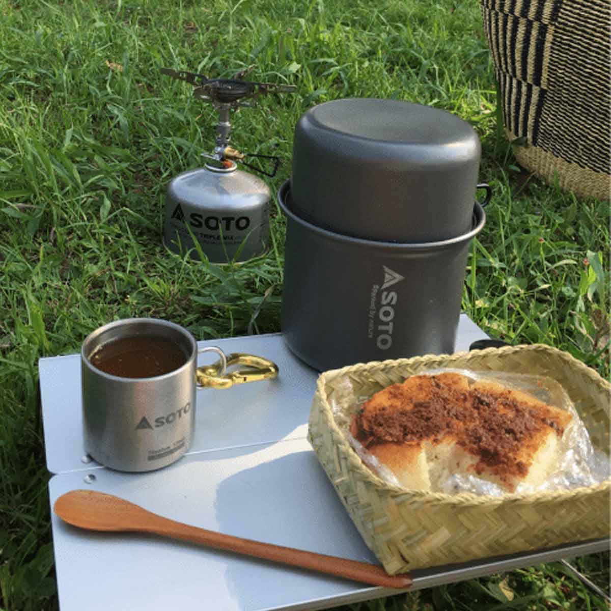 Field Hopper Pop-Up Table